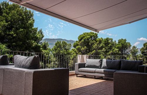 Alcalali House | Large modern villa in quiet surroundings with large private pool.