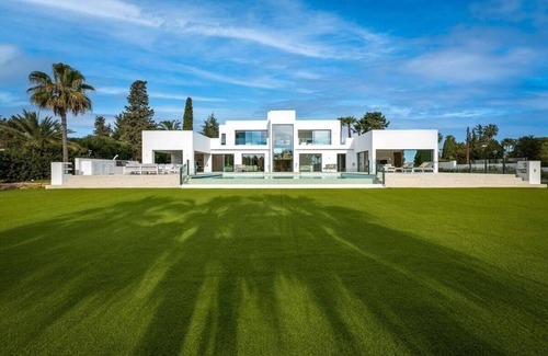 New Golden Mile Villa | LARGE MODERN VILLA WITH HEATABLE INFINITY POOL AND 7 BEDROOMS