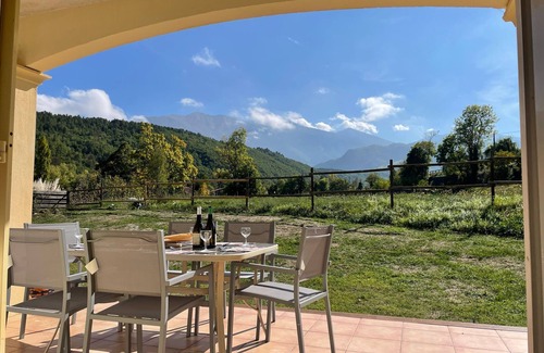 Fuilla Villa | Large Modern Villa with Private Swimming Pool & Panoramic Mountain Views, WIFI