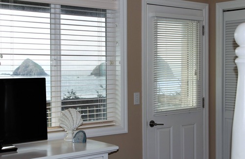 Oceanside House | Large Ocean View Home with Guest Quarters Close to the Beach Four Large Decks