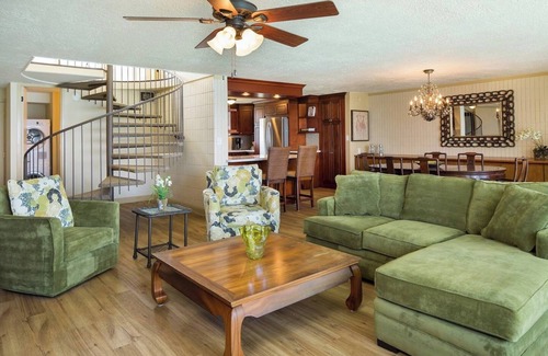 Punaluu Apartment | Large Oceanfront Haven 3 4