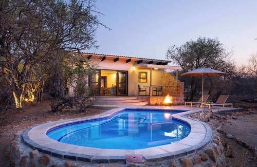 Hoedspruit Villa | Large open plan suite with private pool