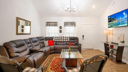 Harlandale Villa | Large Open Rooms in Spacious 4-BR 3-BA Oasis