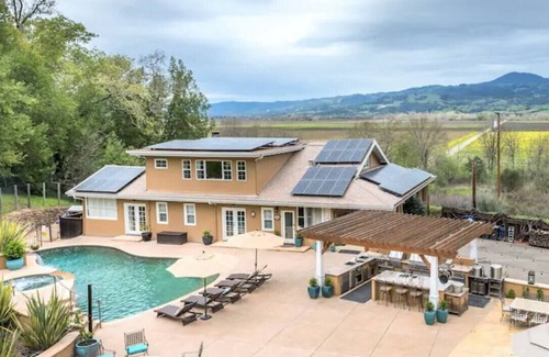 Healdsburg House | Large Outdoor Kitchen, Pool, Hot Tub, Firepit.8 Mins From Healdsburg Plaza