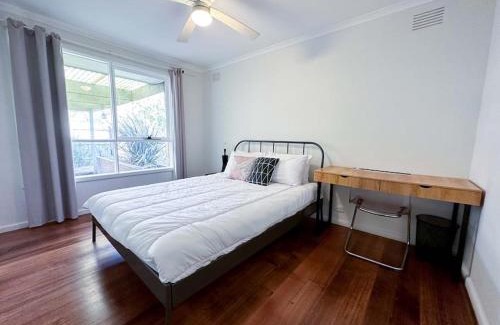 Wantirna South House | Large Peaceful 4 Bedroom Home
