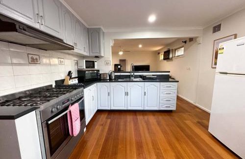 Wantirna South House | Large Peaceful 4 Bedroom Home
