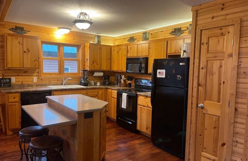 Garrison Cabin | Large Pet-Friendly Family Cabins