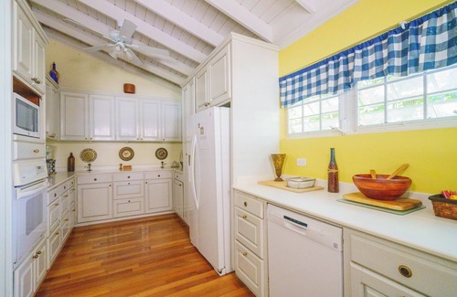 Fajardo House | LARGE POOL/JACUZZI-Spacious Historic Hacienda, near BEACHES, Bio Bay, & tours