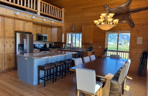 Auburn Cabin | Large Private Cabin Retreat - Star Valley, WY. Fishing, Hiking, Jackson Hole
