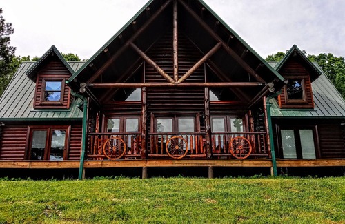 Lawrence County Cabin | Large Private Luxury Log Cabin w/ jacuzzi, game room, private lake on 100 acres