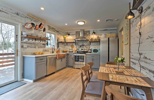 Bartonsville House | Large Private Rustic Retreat w/hot tub, fire pit, game room