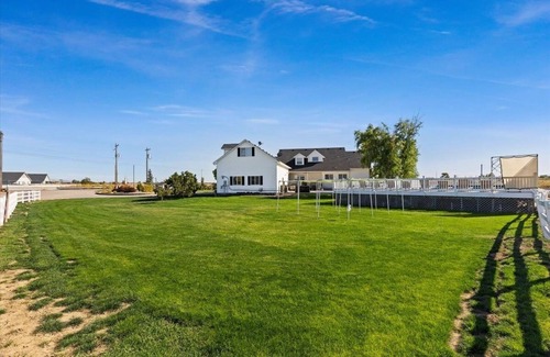 Meridian House | Large Property with Hot Tubs and Swimming Pool