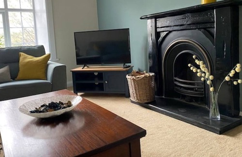 Rostrevor Apartment | Large Quaint Mews Property in Rostrevor Village