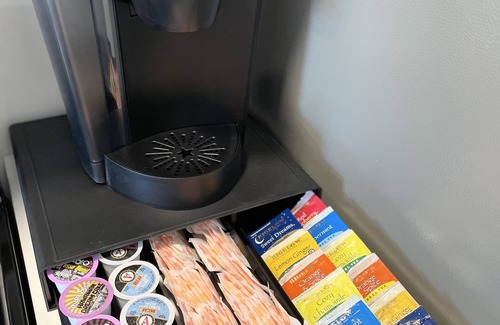 Elizabeth Apartment | Large Queen Studio-mins to NYC, EWR,PRU,NJPAC,Dwntwn Newark, MetLife