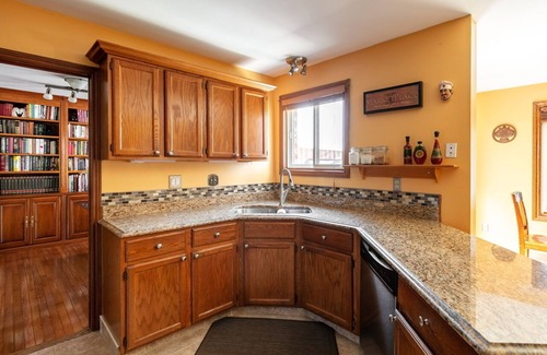 LaSalle House | Large quiet estate property in beautiful natural surroundings.