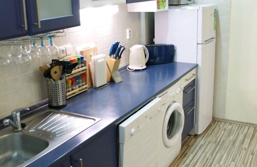 Old Town Apartment | Large-quiet-safe Apt Blue, Old Town Heart-AC+DRYER+Total Blackout+WIFI+Parking