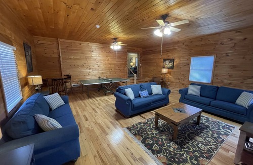 Robbinsville House | Large Recently Renovated Home on the Amazing Cheoah River: 8 miles to the Dragon