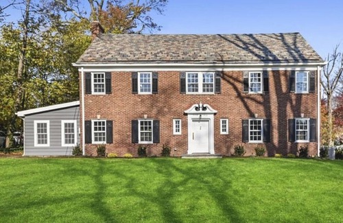 Maplewood House | Large, Renovated Colonial - Walk to the Village and Train