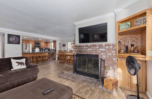 June Lake Condo | Large, renovated Interlaken condo that accommodates 10!