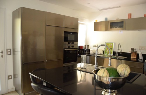 Guerrevieille Villa | Large renovated property with sea view, indoor pool, beaches 50 meters away