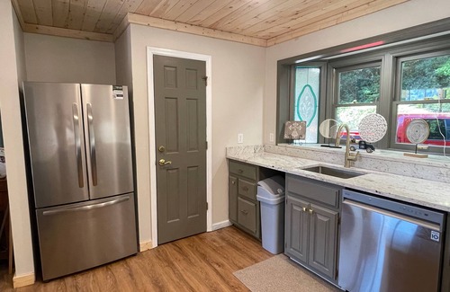 Sky Valley Cabin | Large Resort Cabin with Breathtaking Mountain Views + Firepit