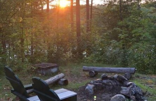 The Forks Cabin | Large Riverside Cabin in The Forks, pet friendly