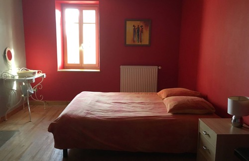 Ceyzerieu Bed & Breakfast | Large room in the countryside, surrounded by nature