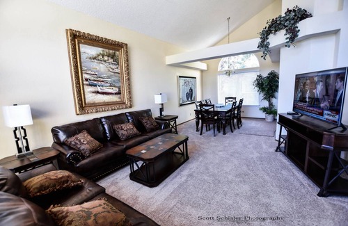 Sparks House | LARGE ROOMY FIVE BEDROOM RENO HOME NEAR CASINO'S AND THE SPARKS MARINA