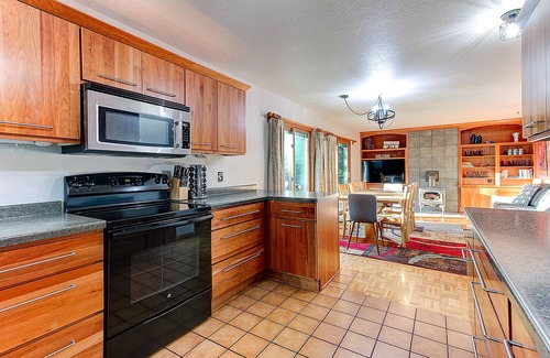 La Crosse House | Large Secluded Country Home Minutes from Town