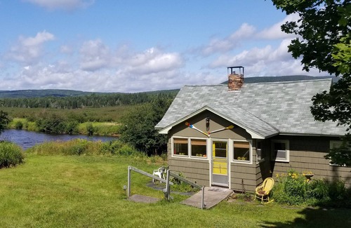Baddeck Bridge Cottage | Large Secluded Riverside Cottage