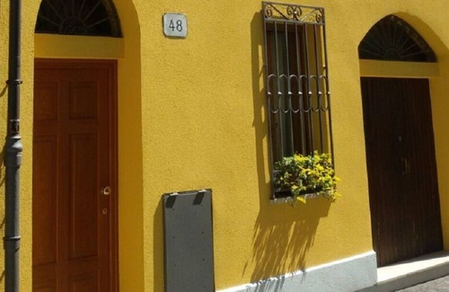Ravenna House | large single house in the center