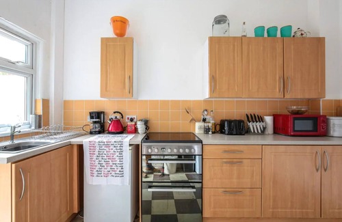 New Brighton House | Large, social and comfortable house with plenty of space for large groups