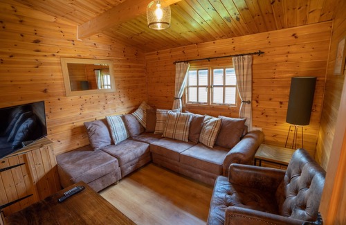 East Huntspill Cabin | Large Somerset lodge with access to adventure activities