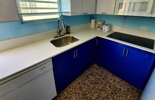 Catano House | Large Space close to Ferry n Ocean view