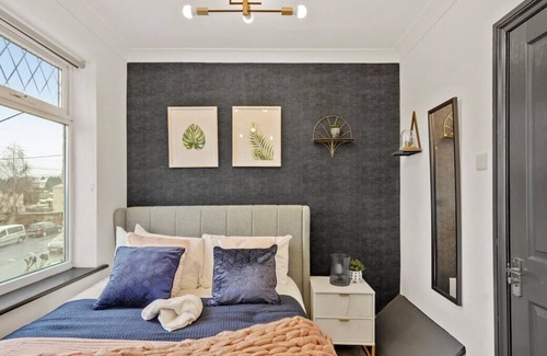 Staple Hill Apartment | Large Spacious 5 Bedroom House in Bristol