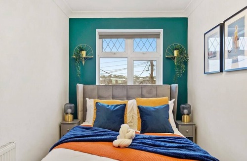 Staple Hill Apartment | Large Spacious 5 Bedroom House in Bristol