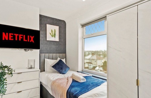 Staple Hill Apartment | Large Spacious 5 Bedroom House in Bristol