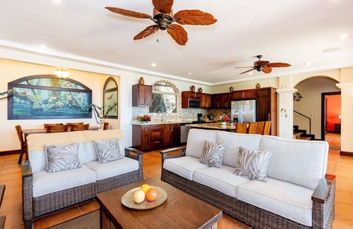 Playa Hermosa House | Large, spacious home for family gatherings. The stunning infinity edge pool overlooks the breathtaking sites of the Bay of Papagayo.