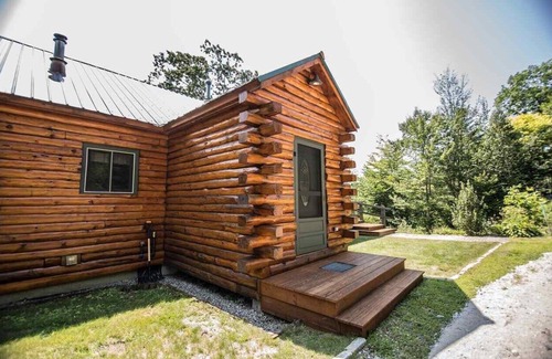 Ellsworth Cabin | Large, Spacious Log Cabin home in the White Mountains, Pet friendly!