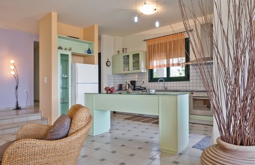 Keratokambos House | Large spacious vacation home directly on the beach of Keratokampos