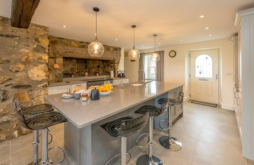 Rhyd-y-clafdy Cottage | Large Stone Cottage With Hot Tub and Sea Views | Ty-Newydd-Llannor