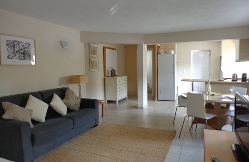Cascais House | Large studio apartment in a very quiet and green area