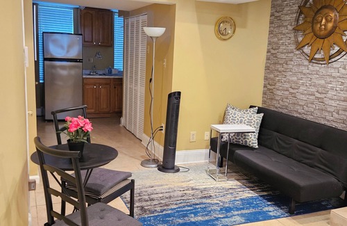 Truxton Circle Apartment | Large studio close to metro in Eckington/Shaw