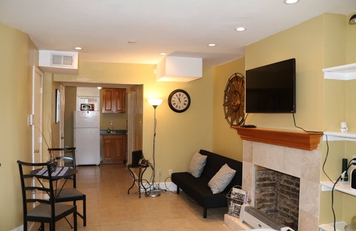 Truxton Circle Apartment | Large studio close to metro in Eckington/Shaw