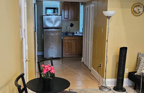 Truxton Circle Apartment | Large studio close to metro in Eckington/Shaw