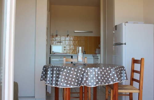 Bormes-Les-Mimosas Apartment | Large Studio N 7 facing the sea