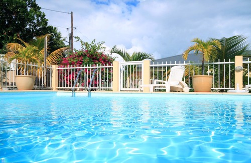 Saint-Pierre De La Reunion Apartment | Large studio in an idyllic setting of a private residence in Saint-Pierre