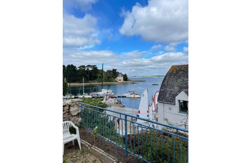 Treboul Apartment | Large studio in marina residence. Furnished tourism *
