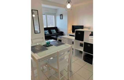 Treboul Apartment | Large studio in marina residence. Furnished tourism *