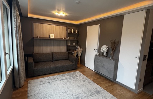 12th Arrondissement Apartment | Large Studio near Bois de Vincennes and at the foot of Metro DAUMESNIL + Parking